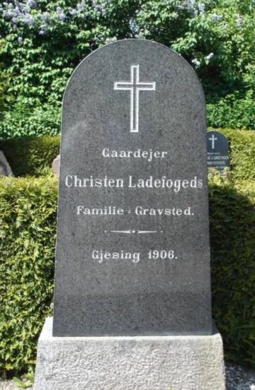 Christen Ladegoged's familiegravsted.jpg